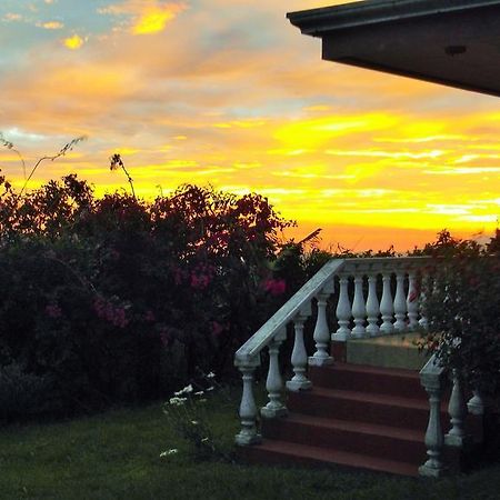 Hotel Las Fresas Del Volcan Poas Sabana Redonda Номер фото